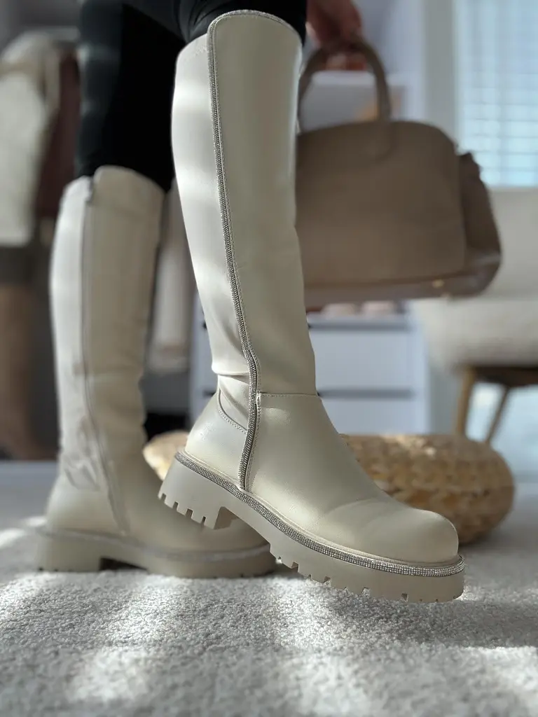 Vysoké čižmy so striebornou ozdobou ROYA+ - next