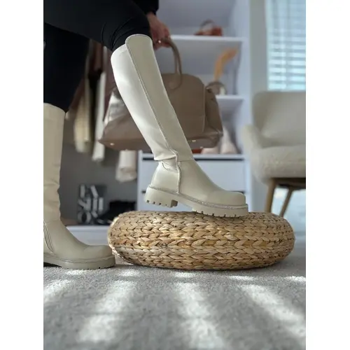 Vysoké čižmy so striebornou ozdobou ROYA+ veľkosť: 37