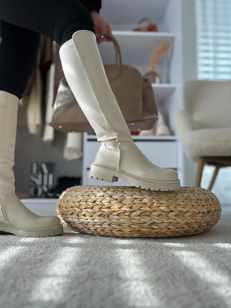 Vysoké čižmy so striebornou ozdobou ROYA+