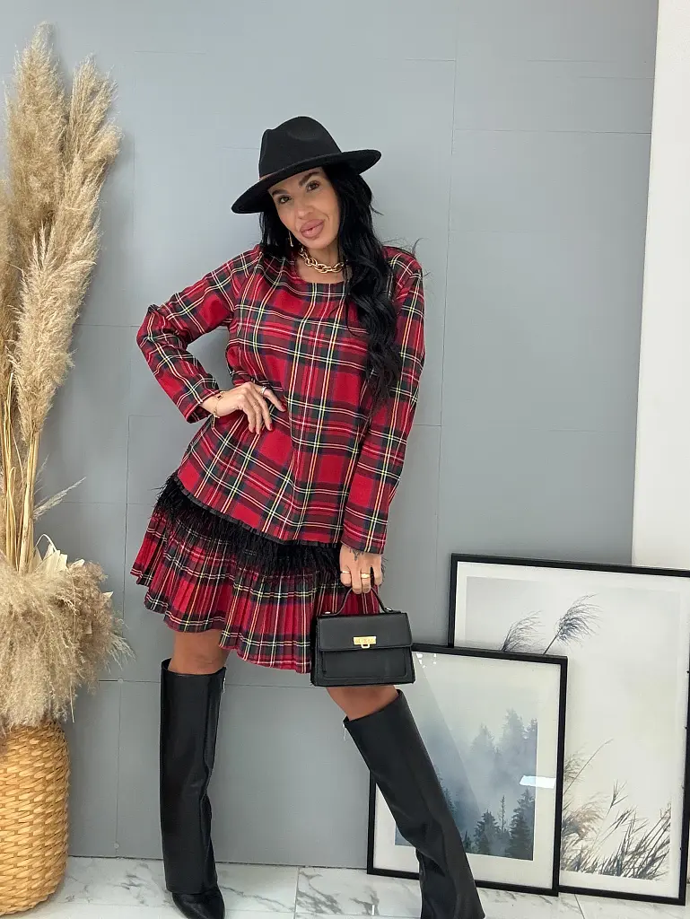 Kárované šaty zdobené pierkami CLORA+