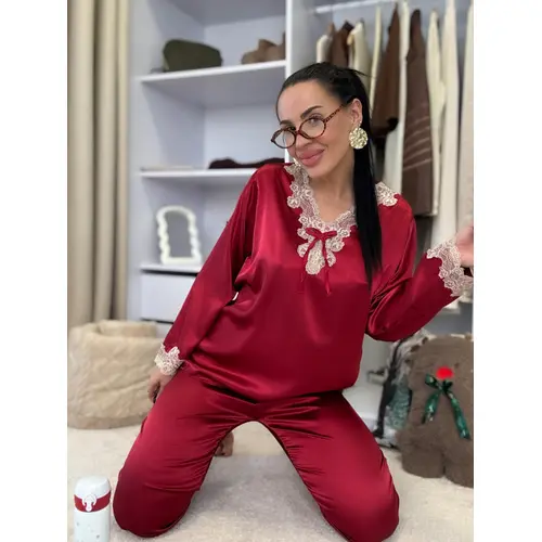 Saténové pyžamo s čipkovým lemom NAMY veľkosť: XL