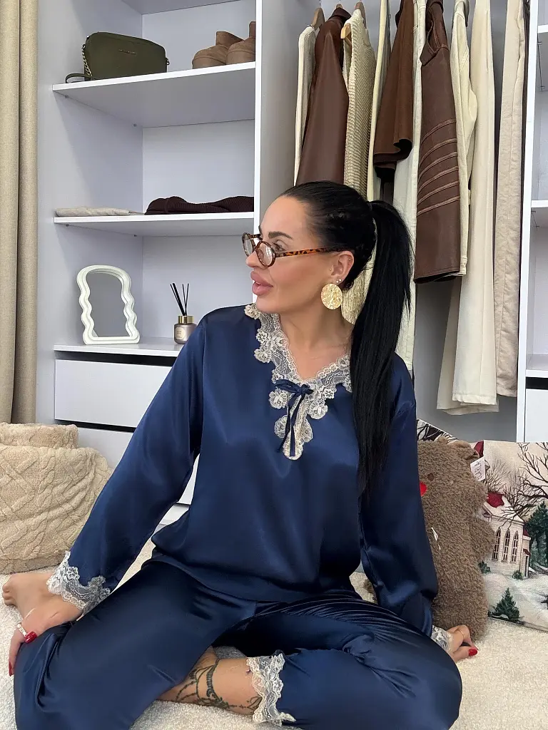 Saténové pyžamo s čipkovým lemom NAMY - next