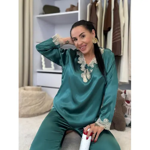 Saténové pyžamo s čipkovým lemom NAMY veľkosť: M