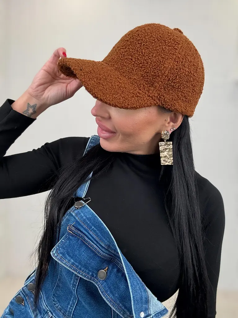 Hnedá uzlíková šiltovka  - next