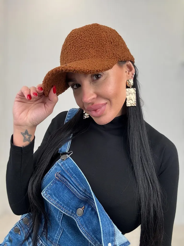 Hnedá uzlíková šiltovka 