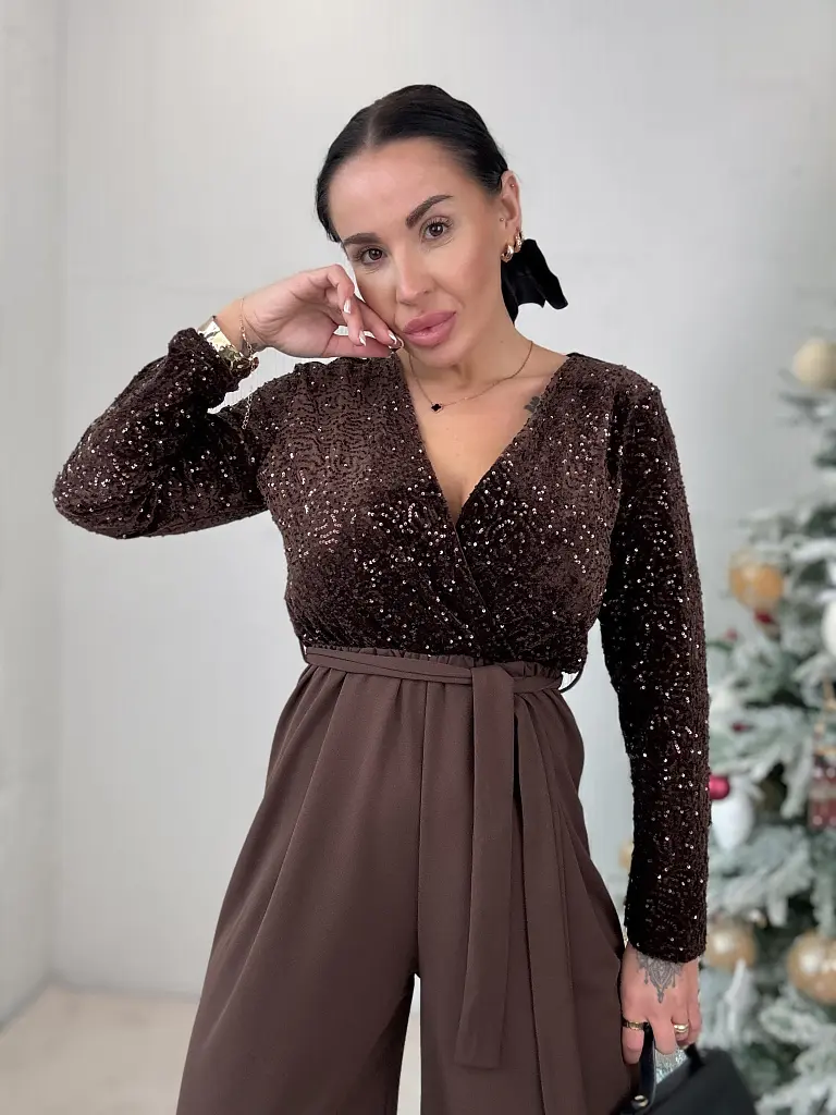 Elegantný overal zdobený flitrami s opaskom FABIOLA