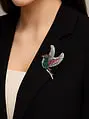 Elegantná brošňa farebný vták