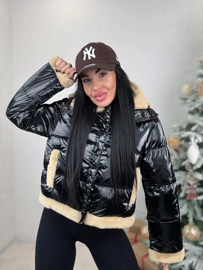 Dámska bunda s kapucňou a kožušinou  BRANIA