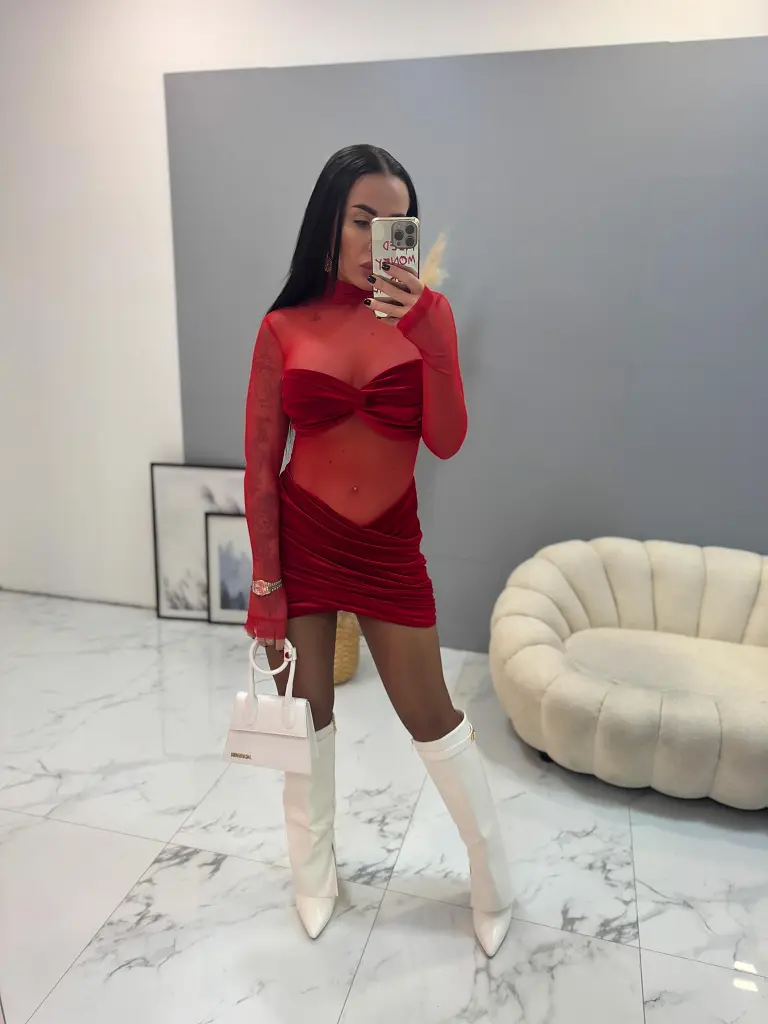 Zamatové šaty kombinované so šifónom NICOUA