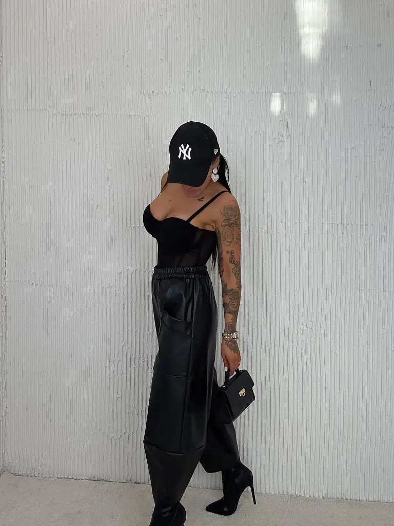 Koženkové nohavice s gumeným pásom LAROYA - next