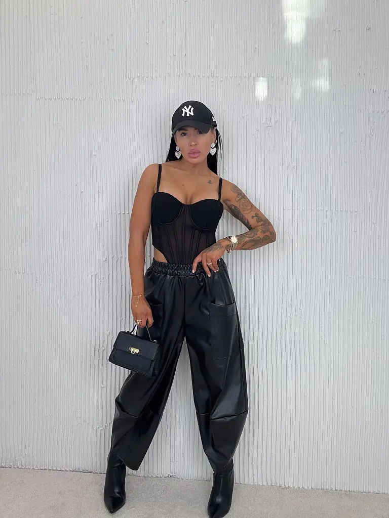 Koženkové nohavice s gumeným pásom LAROYA