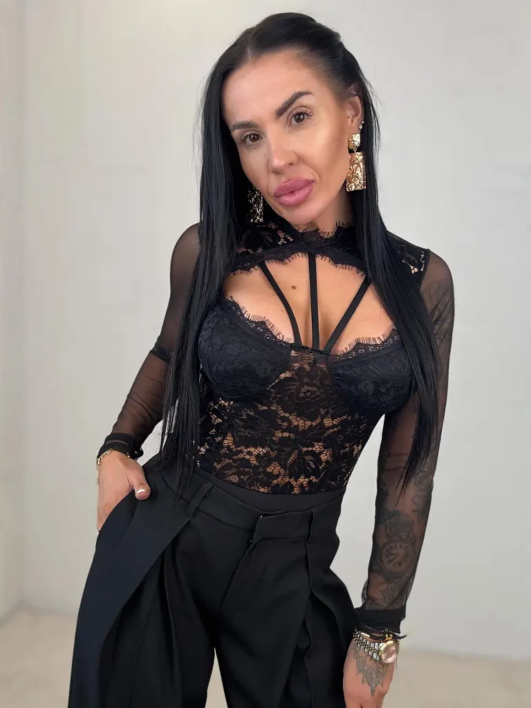 Čierne body s čipkou a priliehavou sieťkou NARCIS