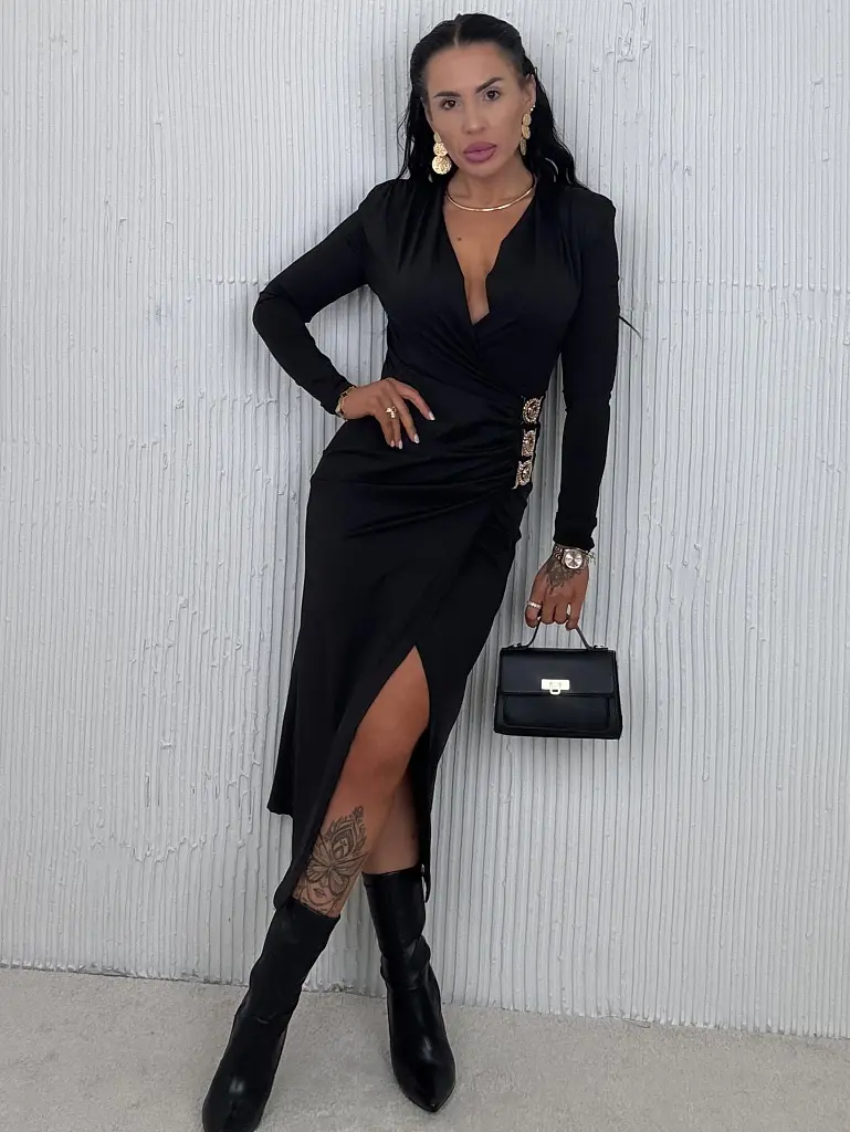 Dlhé šaty so zlatou ozdobou BRINORA