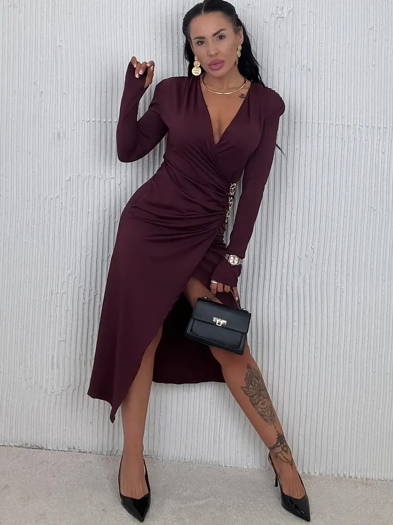 Dlhé šaty so zlatou ozdobou BRINORA