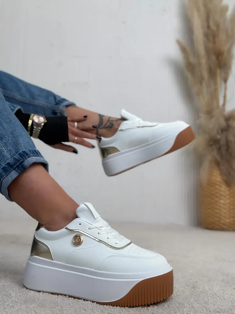 Platformové tenisky so zlatými detailmi APRYLL-