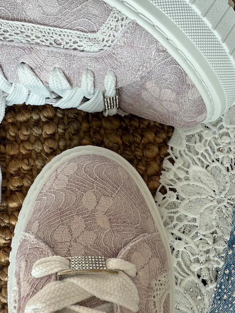 Platformové tenisky zdobené čipkou ANIRMA - next