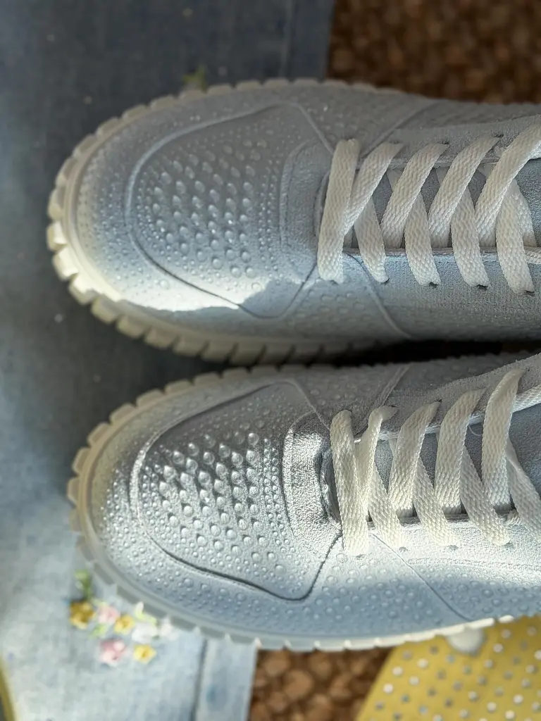 Platformové tenisky zdobené kamienkami BREDA - next