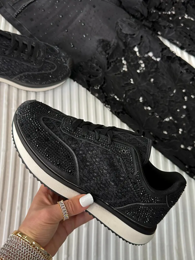 Platformové tenisky zdobené kamienkami NESANA