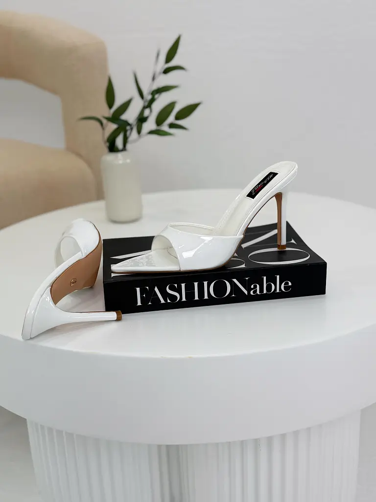 Lakované sandále ZEVRA - next