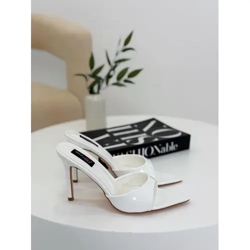 Lakované sandále ZEVRA veľkosť: 36