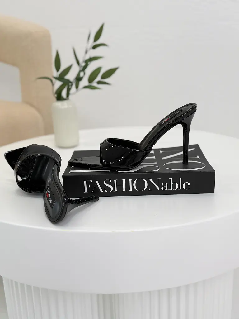 Lakované sandále ZEVRA - next