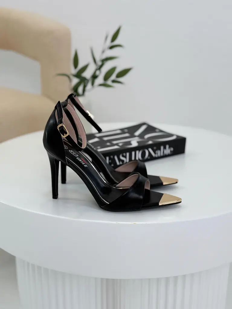 Čierne sandále ZARANA - next