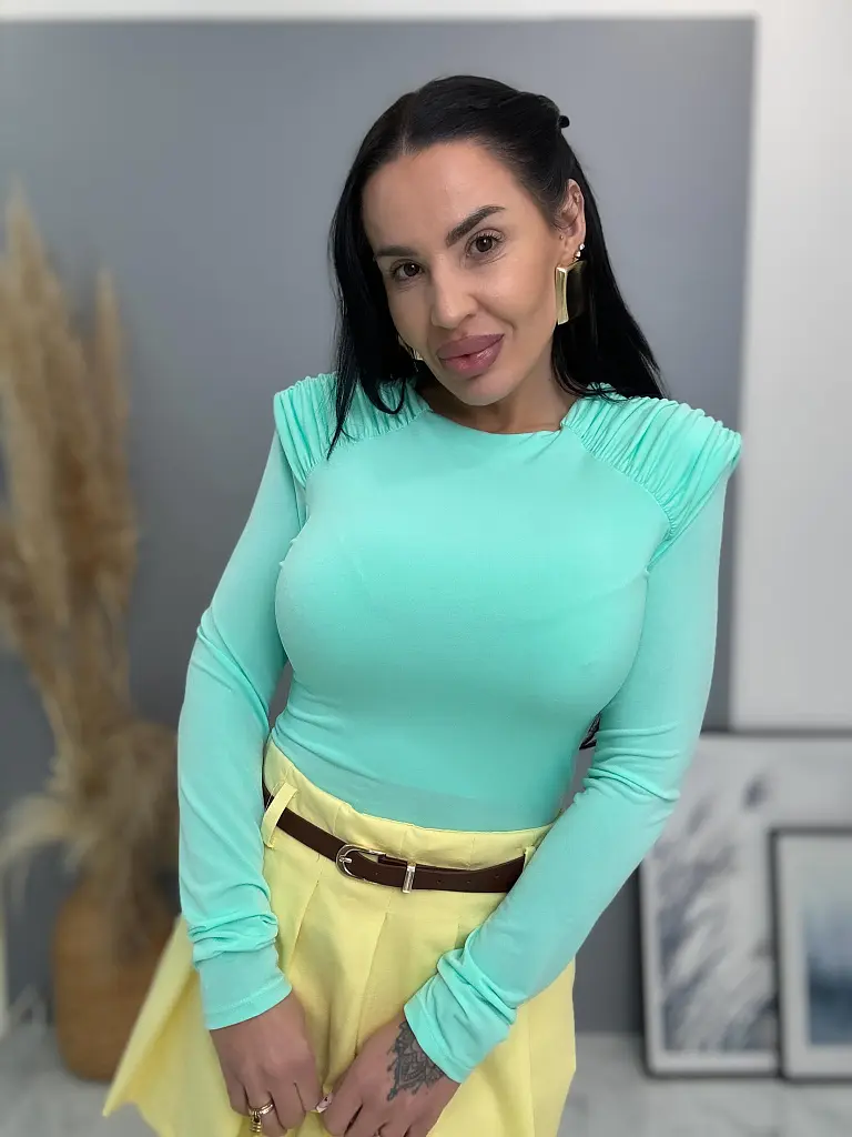 Dámsky top s riasenými ramenami a vypchávkami MEDORA - next