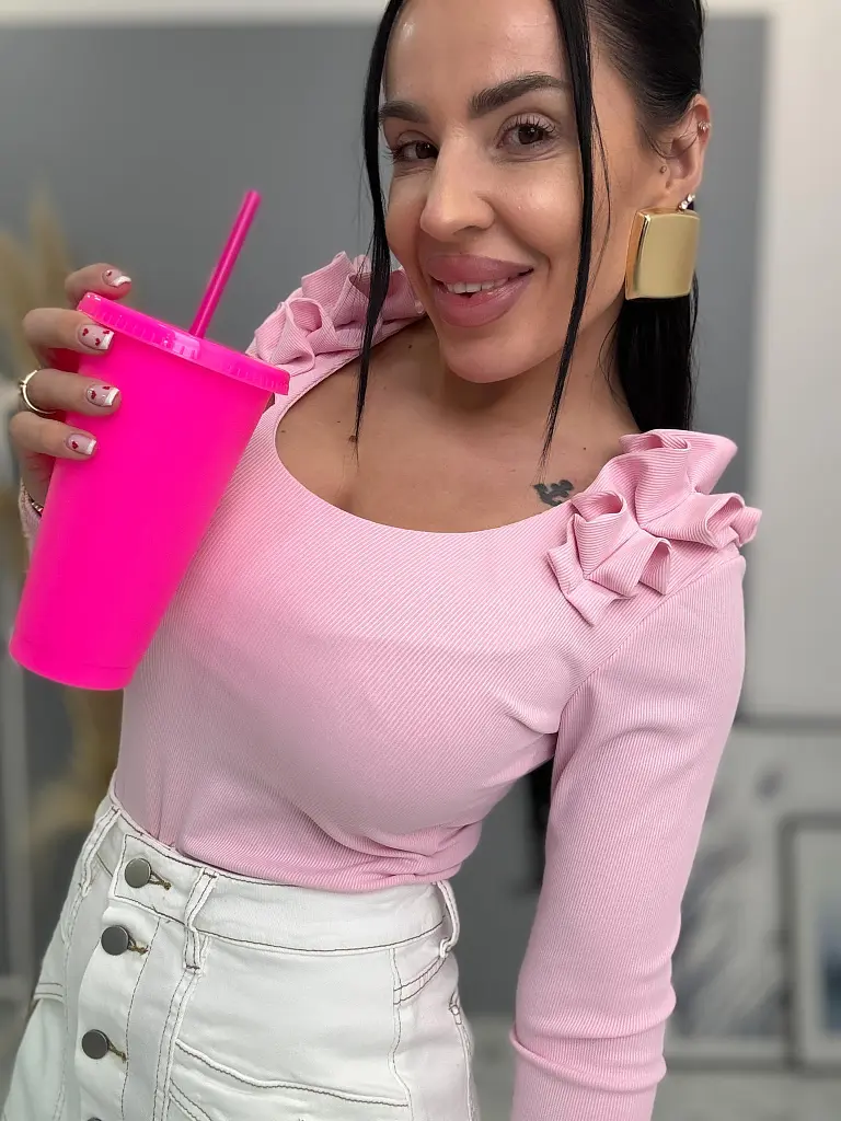 Rebrovaný top s volánom na ramene MARLONA - next