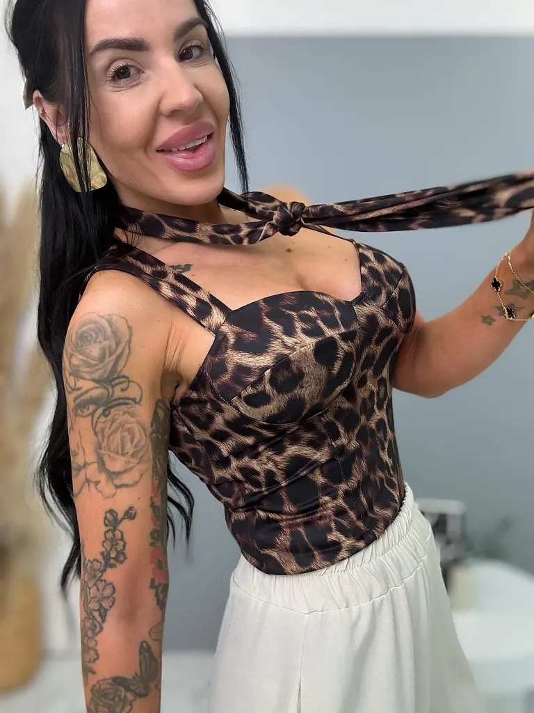 Leopardí top s vypchávkami a kravatou BRIANA - next