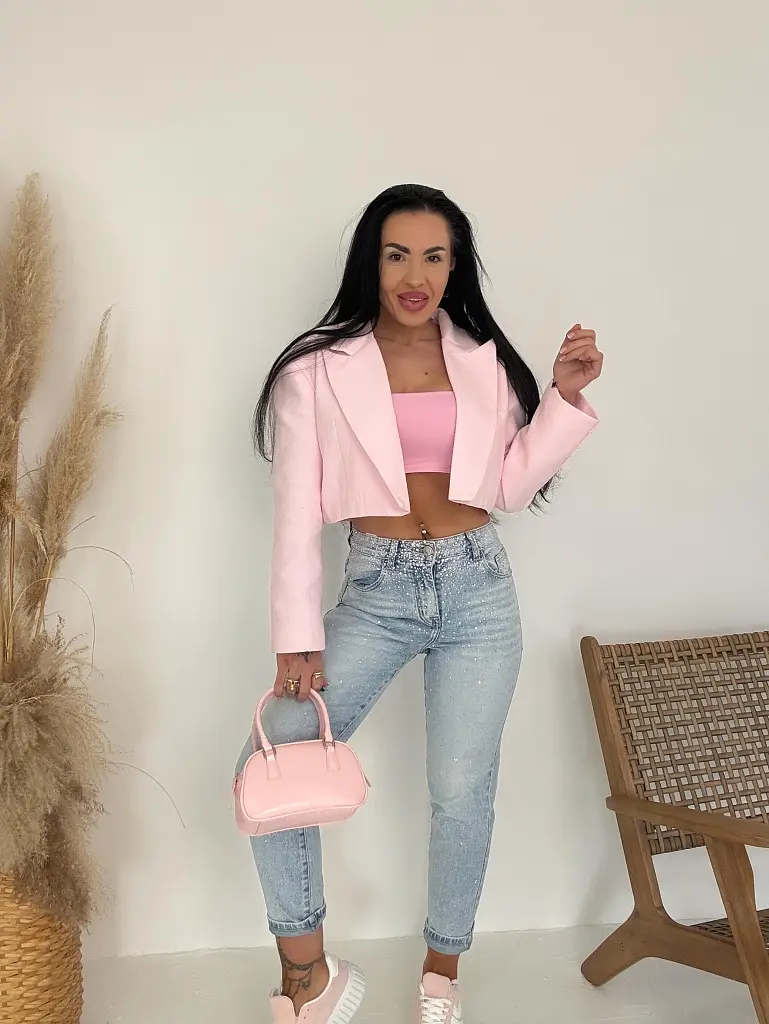 Krátke crop sako s vypchávkami na ramenách MADISON - next