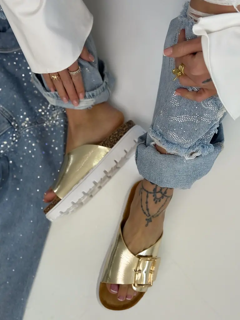  Dámske šľapky so zlatou ozdobou BEA - next