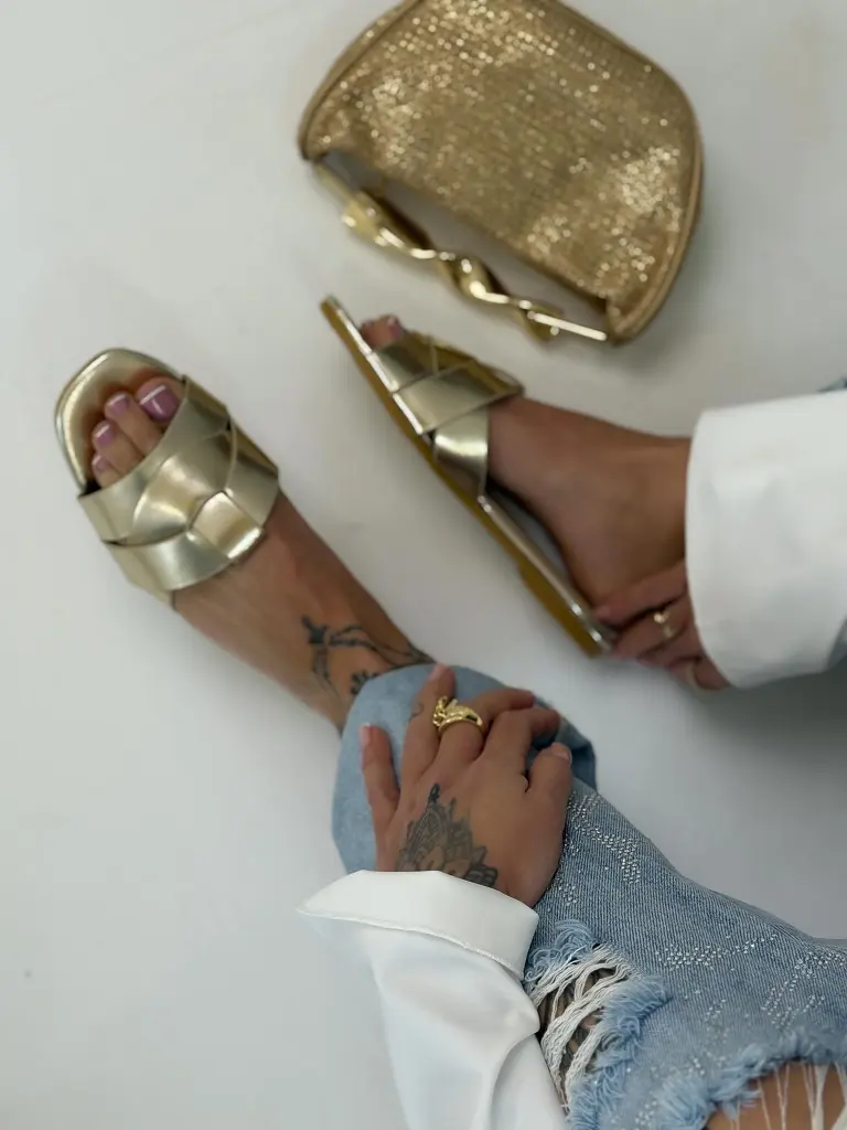 Zlaté dámske šľapky EMELDA- - next