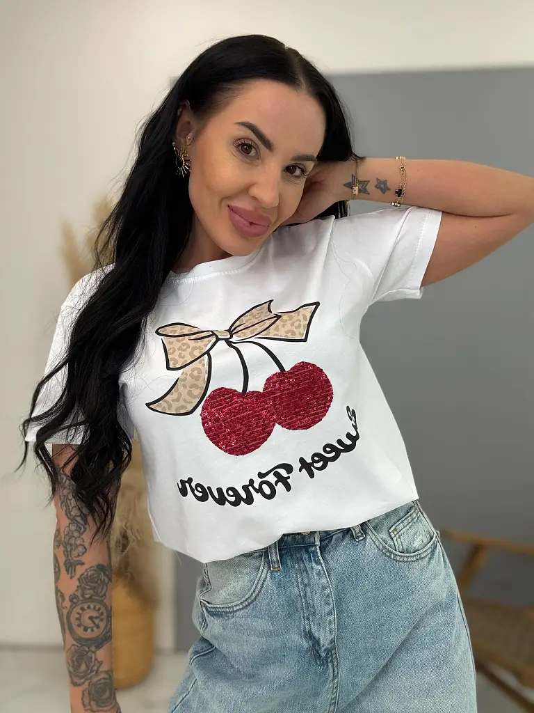 Biele tričko s flitrovým zdobením a potlačou  CHERRY 