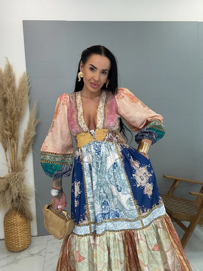 Dlhé šaty vzorované so zlatou niťou na gombíky MAGIC - next