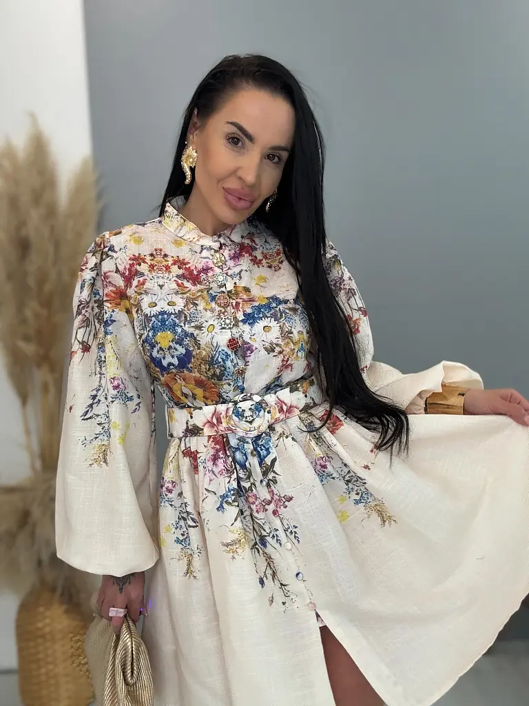 Kvetované šaty s ozdobnými gombíkmi a opaskom WONDER