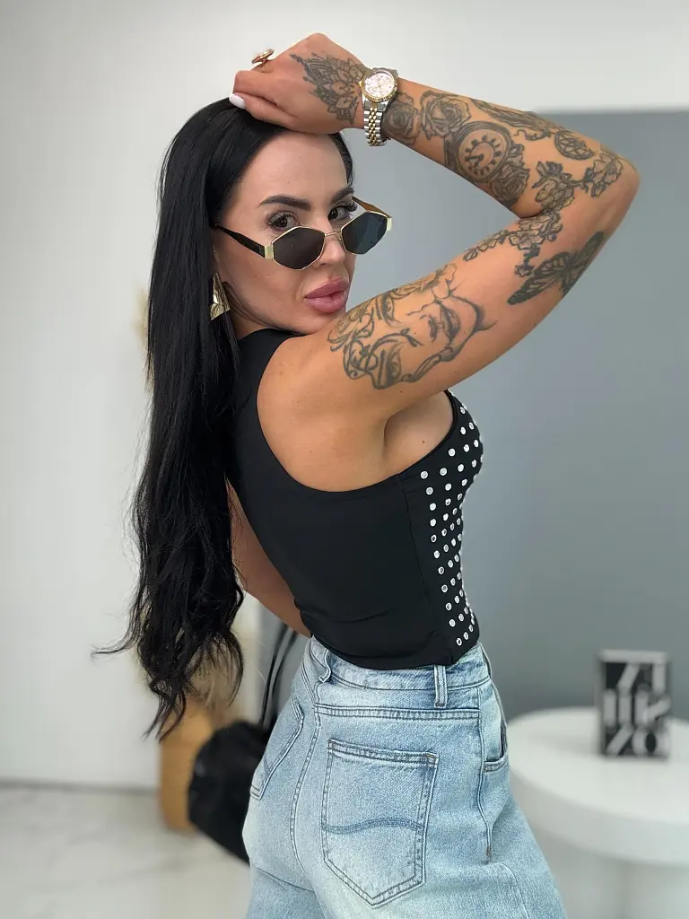 Crop-top so striebornými nitmi BLANCA - next