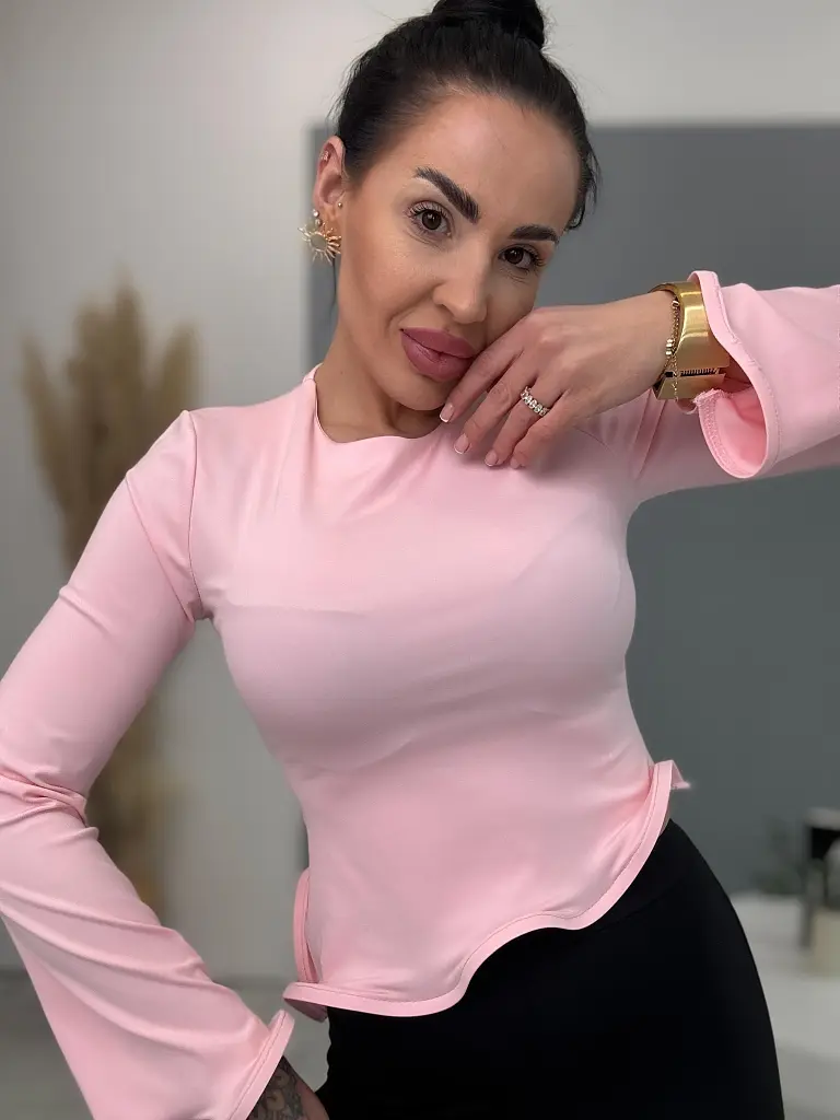 Asymetrický top s vystuženými volánmi FUTURA