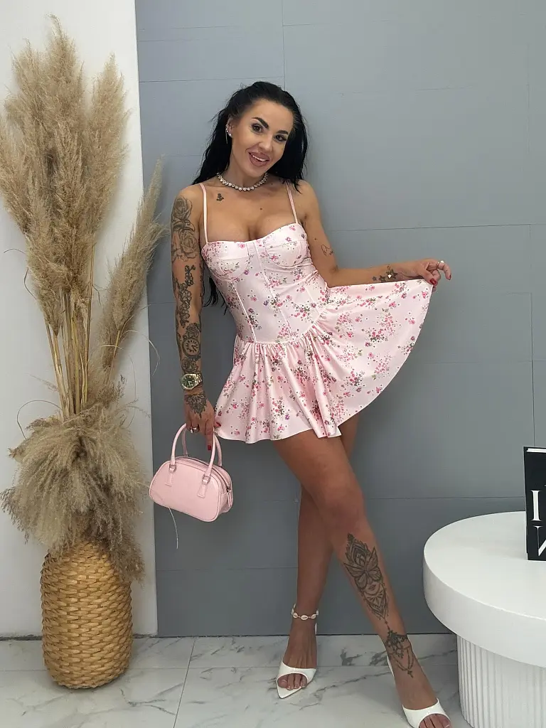 Kvetovaný overal s čipkou na spodku a vypchávkami PEARL - next