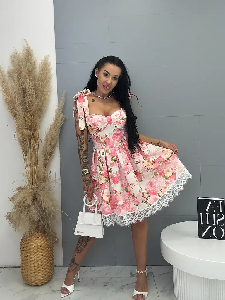 Kvetované šaty s vypchávkami RIO 