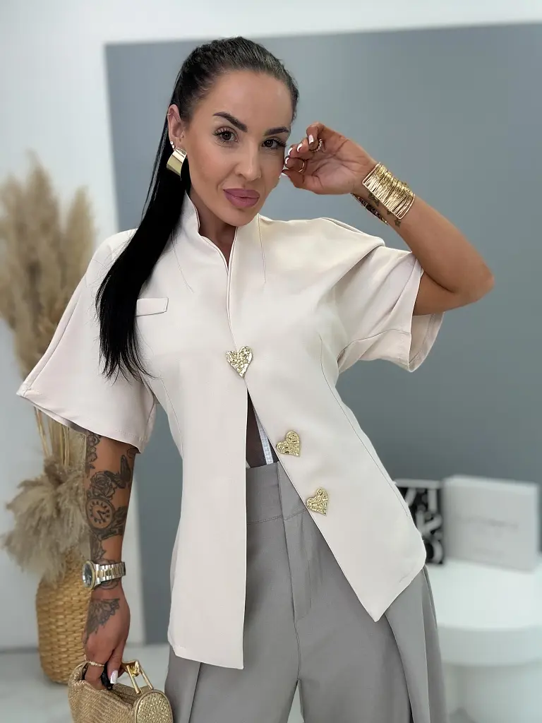 Blejzer s opaskom a zlatou brošňou FANCY