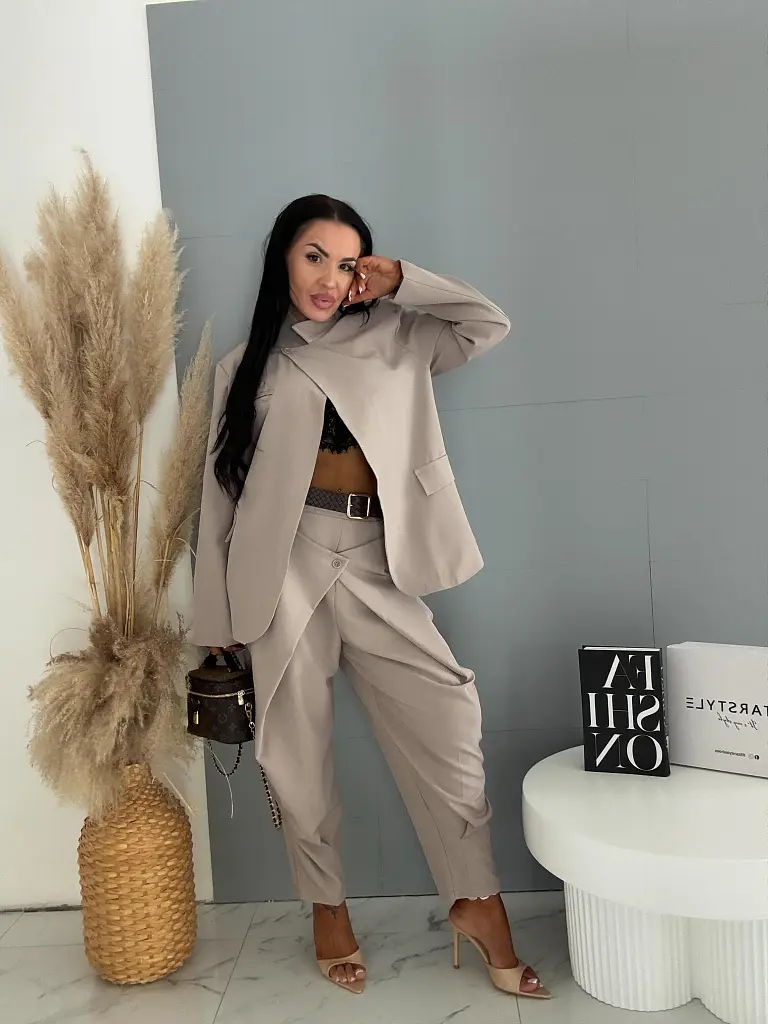 Dámske sako s vypchávkami na ramenách CLEO