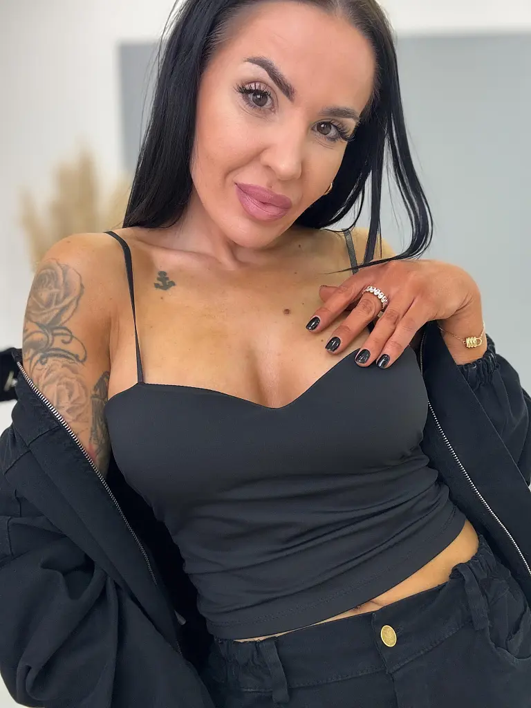 Dámsky crop top s vystuženými košíkmi STRAP