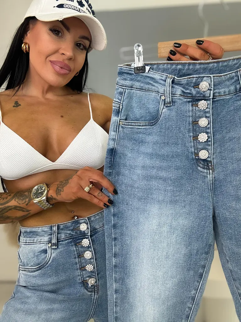 Mom fit rifle so zapínaním na trblietavé gombíky LUX