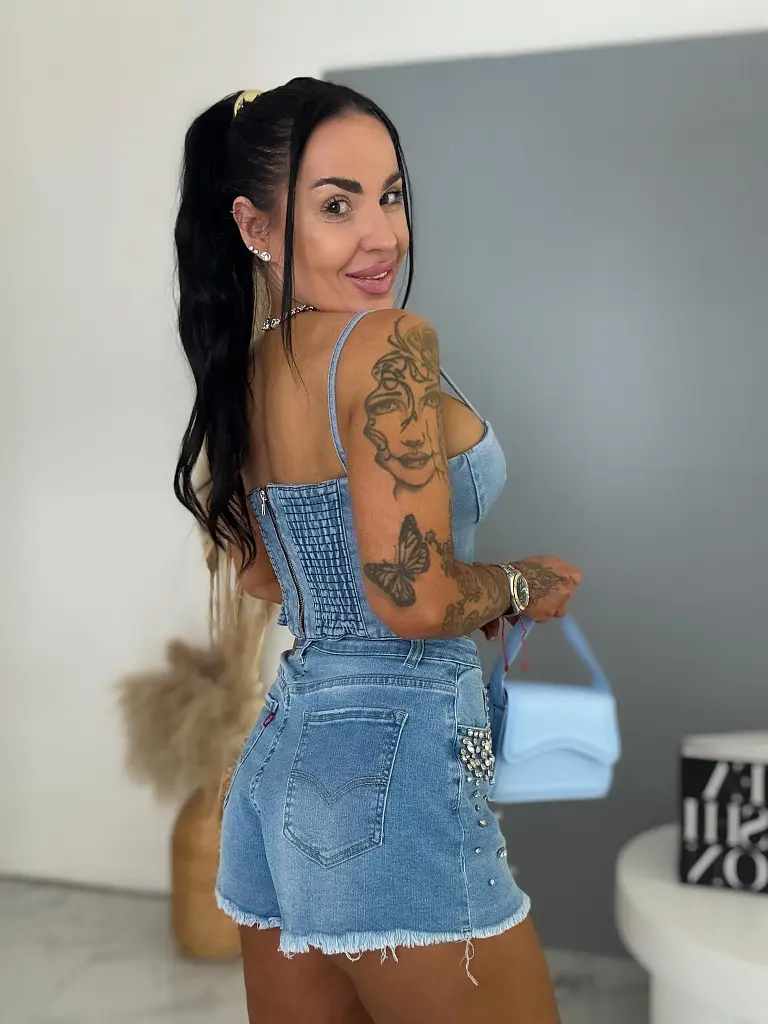 Denim šortky zdobené kamienkami STONE - next