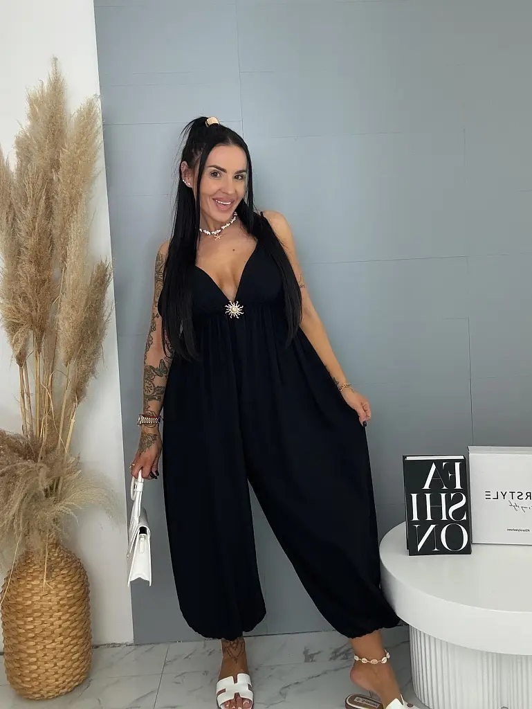 Čierny overal so zlatou ozdobou DIVA