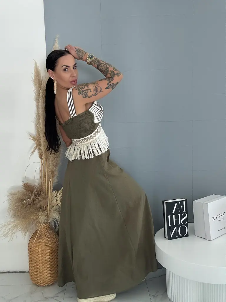 Dlhé army green šaty zdobené strapcami AMARA - next