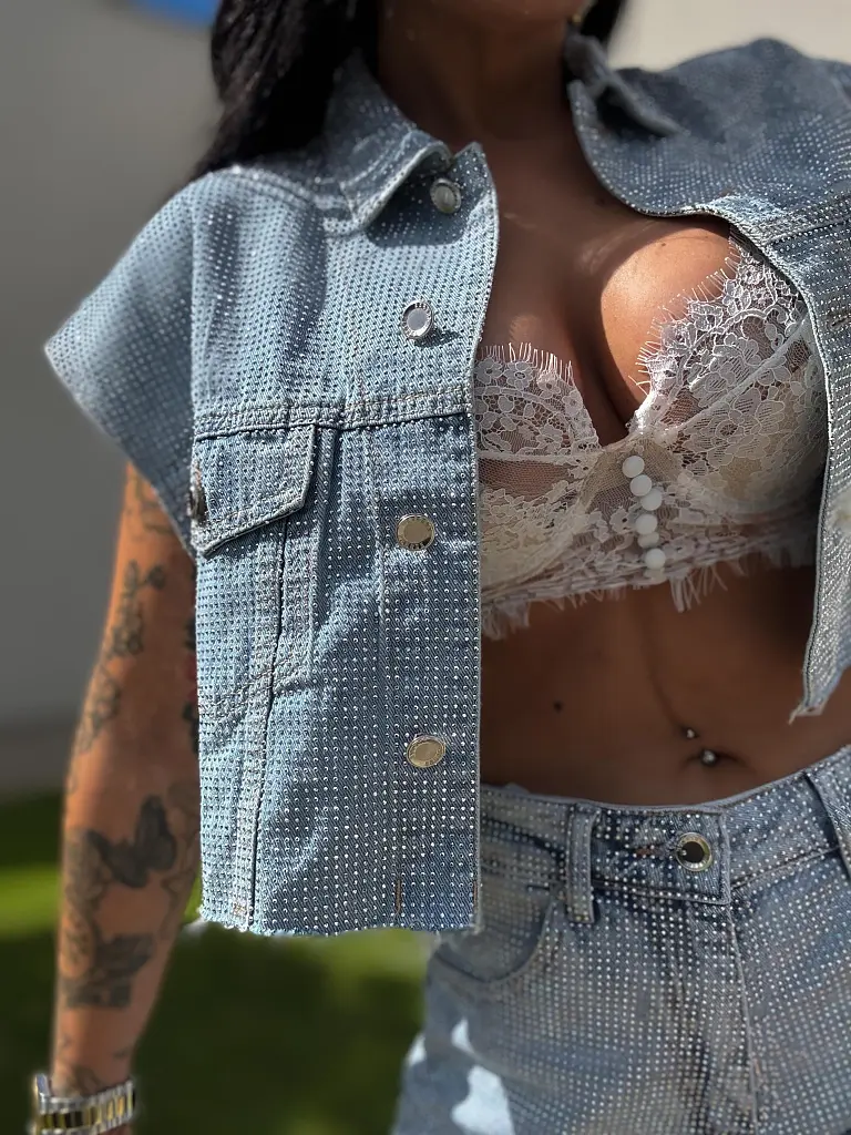 Crop denim vesta s kamienkami BLUE BRILLANCE - next