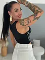 Crop-top so striebornými kamienkami BLANCA