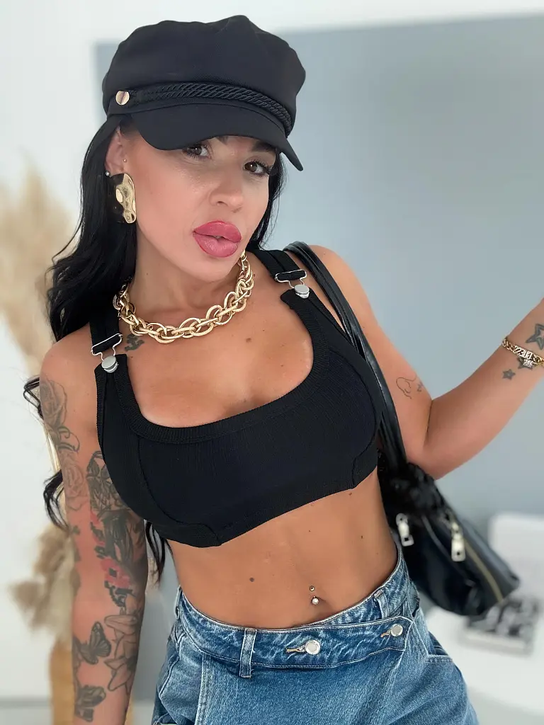 Rebrovaný crop top s funkčným zapínaním na traky CAPRI - next