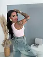 Crop-top so striebornými kamienkami BLANCA